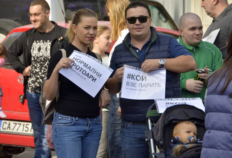 Протест под прозорците на Йорданка Фандъкова поиска зеленина и градини (допълнена)