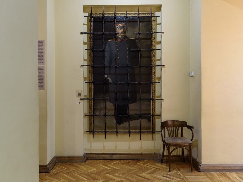 Инсталацията "Сталин зад решетка" Инсталацията "Сталин зад решетка"