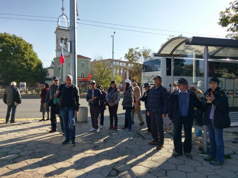 Екскурзоводът няма право да казва "не знам", трябва да е готов да изслуша десет пъти един и същ въпрос и десет пъти да отговори така, сякаш го чува за първи път, добронамерено и спокойно.