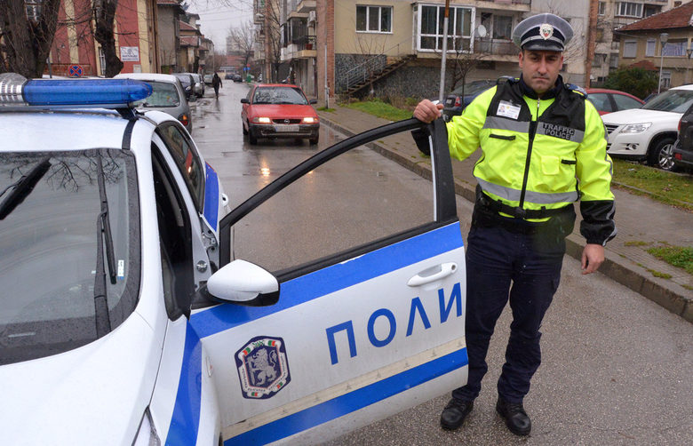 Йордан Петков от Пътна полиция - Ловеч. Йордан Петков от Пътна полиция - Ловеч.