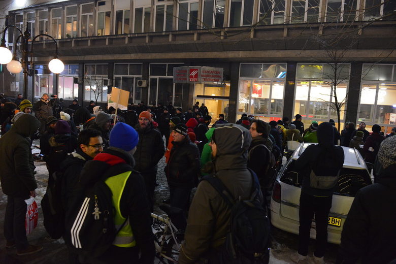 Защитниците на "Пирин" блокираха за кратко "Орлов мост" и протестираха пред БНТ (обновена)