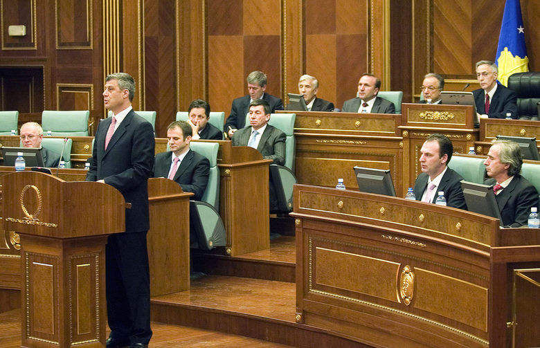 "Обявявам Косово за независима и демократична страна," каза на 17 февруари 2008 г. Хашим Тачи, който след това щеше да стане премиер а после - външен министър и президент. "Обявявам Косово за независима и демократична страна," каза на 17 февруари 2008 г. Хашим Тачи, който след това щеше да стане премиер а после - външен министър и президент.