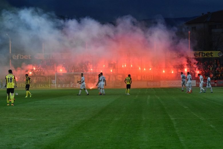"Ботев" взе крехка преднина срещу "Славия" в полуфинала за купата