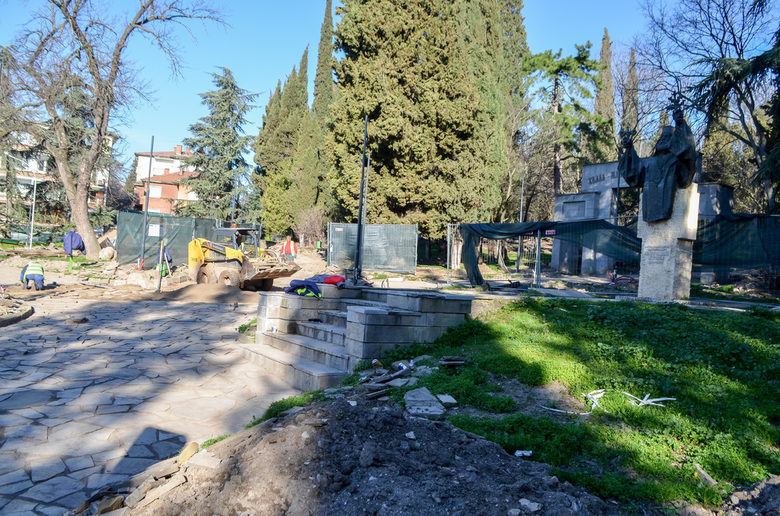 Ремонтът на парка "Аязмото" раздели старозагорци