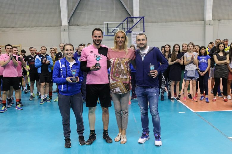 Антонина Зетова награди медалистите и най-добрите играчи във финалите
