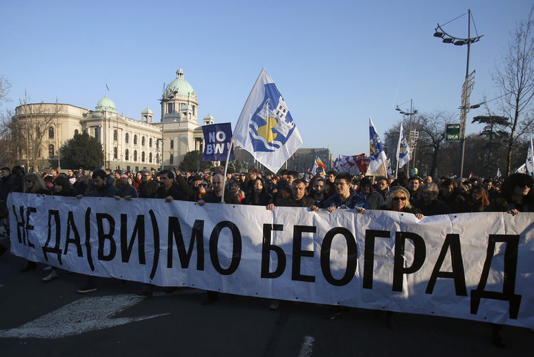 Под ръководството на Мали започна и работата по проекта <a href="https://www.dnevnik.bg/sviat/2017/04/26/2960484_hiliadi_protestiraha_v_belgrad_sreshtu_vuchich_i/" target="_blank">"Белград на вода"</a> със <a href="https://www.dnevnik.bg/sviat/2018/02/21/3132587_persiiskiiat_zaliv_izmestva_rusiia_kato_priiatel_na/" target="_blank">значителна инвестиция</a> от Обединените арабски емирства