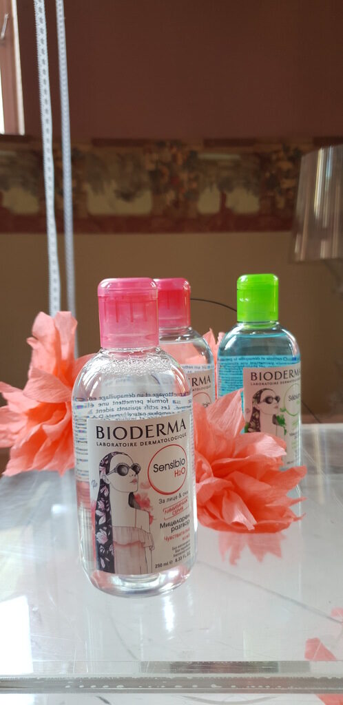 BIODERMA и Иван Асен 22 "обличат" иконичната мицеларна вода в актуалния за сезона флорален мотив