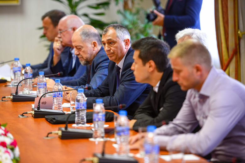 Специалисти, преподаватели, треньори, състезатели и спортни дейци влязоха в новия съвет за спорта към президентството