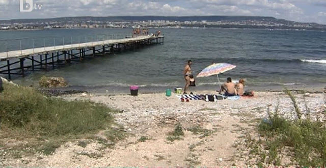 Морският плаж във варненския кв. "Аспарухово", който според премиера Борисов и регионалното министерство не е плаж