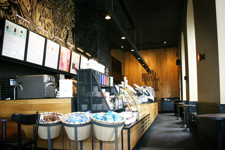 Десет години Starbucks® в България – десет знакови снимки