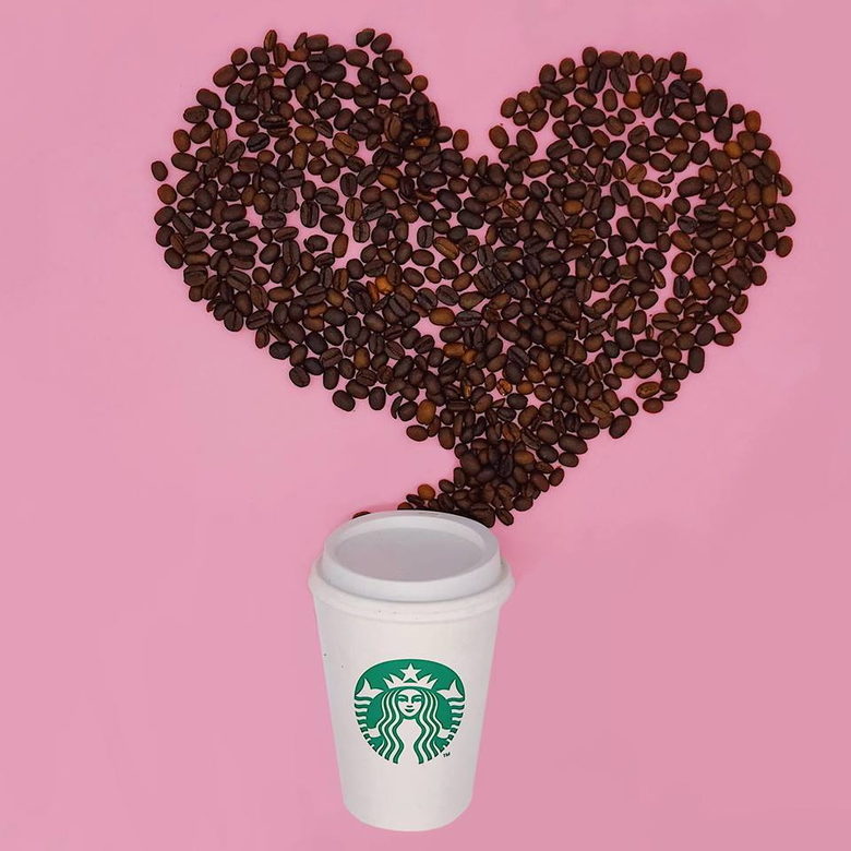 Десет години Starbucks® в България – десет знакови снимки