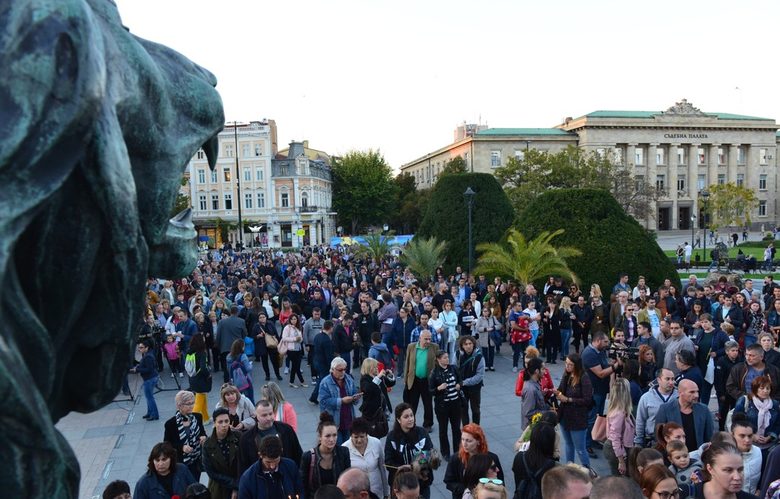 Сълзи и тих гняв в Русе след убийството Сълзи и тих гняв в Русе след убийството