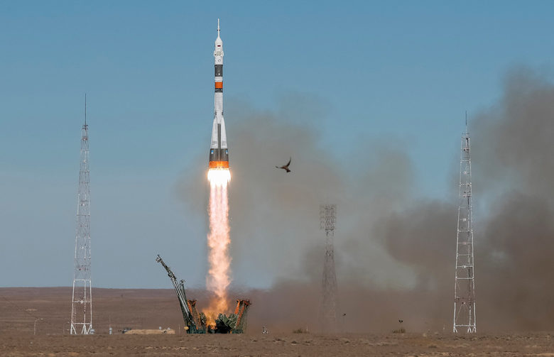 Двигател на руска ракета отказа 2 минути след изстрелването, екипажът се приземи аварийно