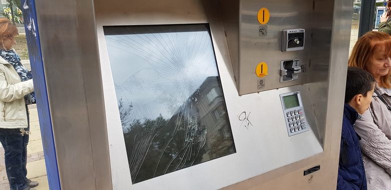 Без да са заработили някога, голяма част от билетните автомати във Варна вече имат нужда от ремонт Без да са заработили някога, голяма част от билетните автомати във Варна вече имат нужда от ремонт