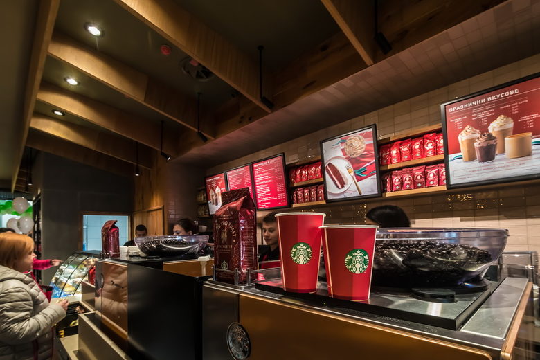 Световноизвестната кафе верига Starbucks® откри втория си обект в Пловдив със специални коледни изненади