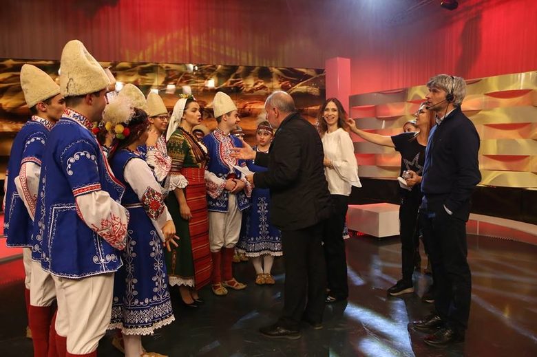Когато и Нова година минава пред телевизора