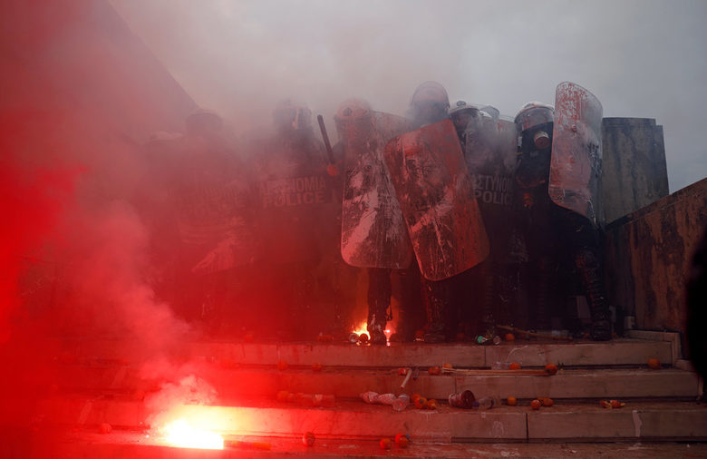 Протестът срещу "Северна Македония" в Атина събра по-малко хора от очакваното
