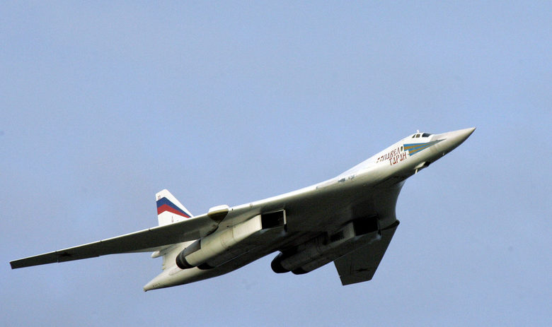 Руски бомбардировач Ту-160 на път за Венецуела, 12 ноември 2014 г.