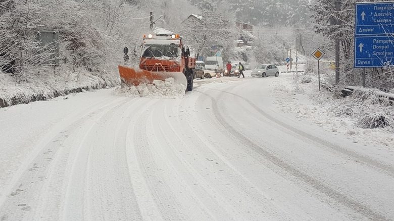 Кратки новини: Блокирани са коли на пътя Чепеларе-Пампорово
