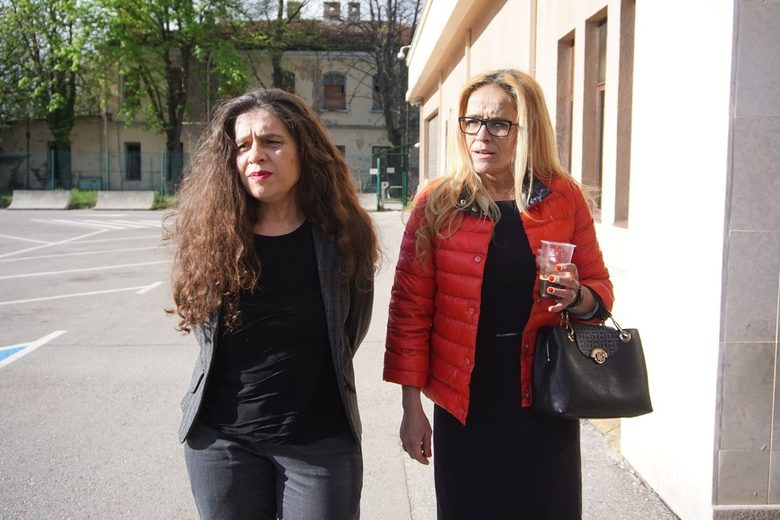 Петрова и Иванчева на влизане в сградата на съда днес.