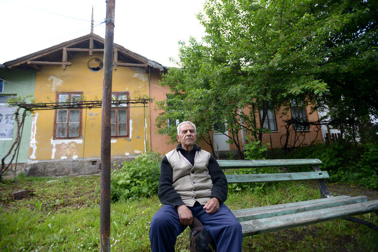 Крум пред къщата си построена от Мината, във времената преди "народната власт".