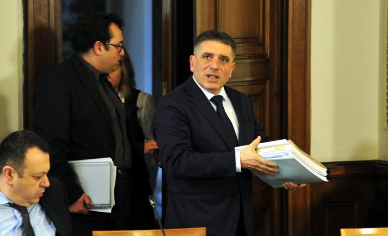 Христиан Митев и Данаил Кирилов на заседание на правната комисия