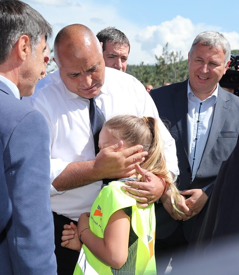 Борисов откри участък от магистрала "Струма"