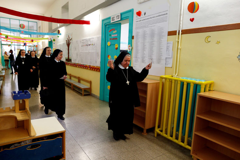 Монахини се подготвят да гласуват в Рим Монахини се подготвят да гласуват в Рим