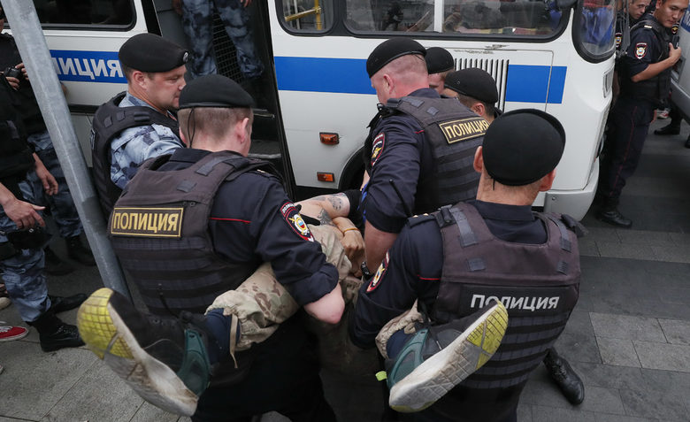 Зигзаг ходовете на хибридната диктатура Зигзаг ходовете на хибридната диктатура