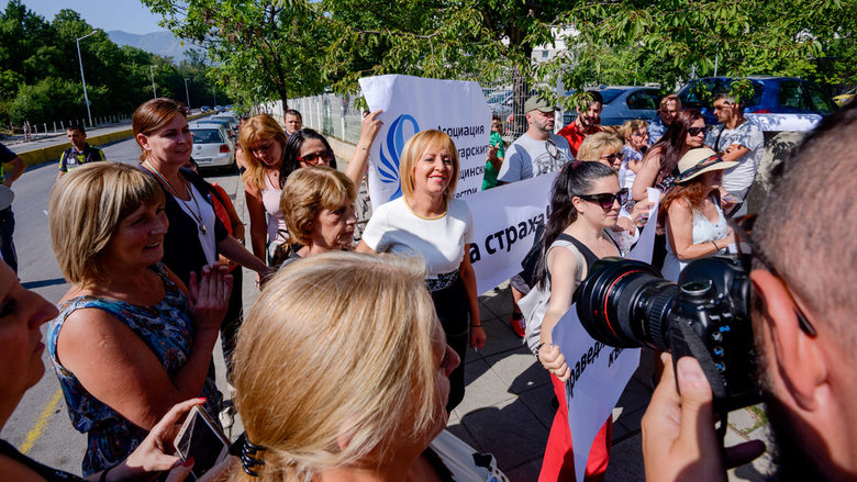 Като омбудсман Манолова е подкрепяла различни протести.
