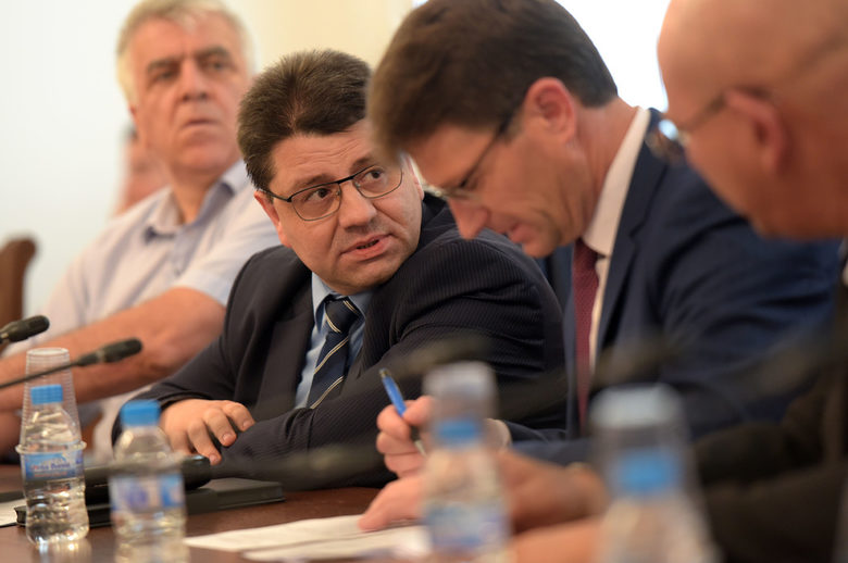 На следващото заседание депутатите от анкетната комисия решиха да поканят уволнените служители на НАП, които са отговаряли за информационните технологии.