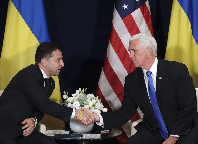 Украинският президент Володимир Зеленски и американският вицепрезидент Майк Пенс