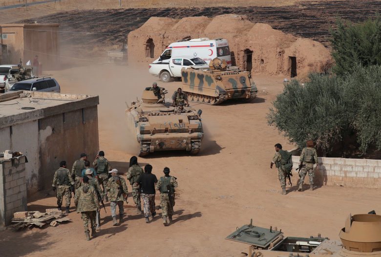 Подкрепяни от Турция сирийски бойци край град Тел Абяд
