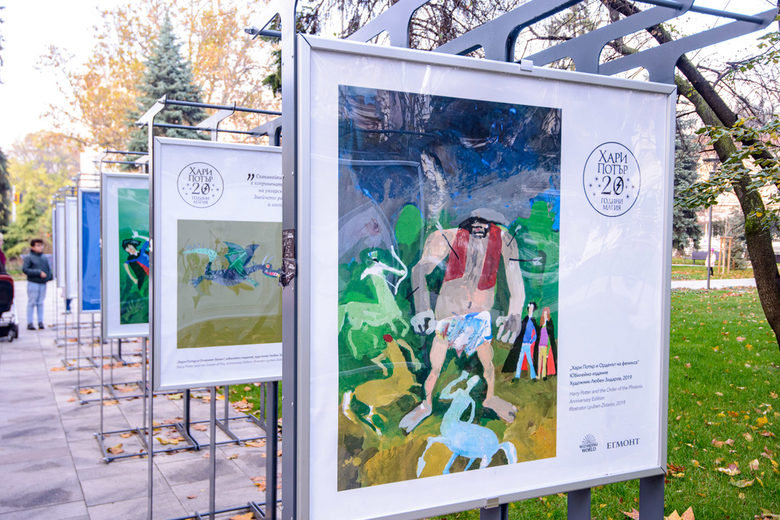 Изложба на открито с илюстрации на Любен Зидаров към книгите от поредицата за Хари Потър в градинката "Кристал"