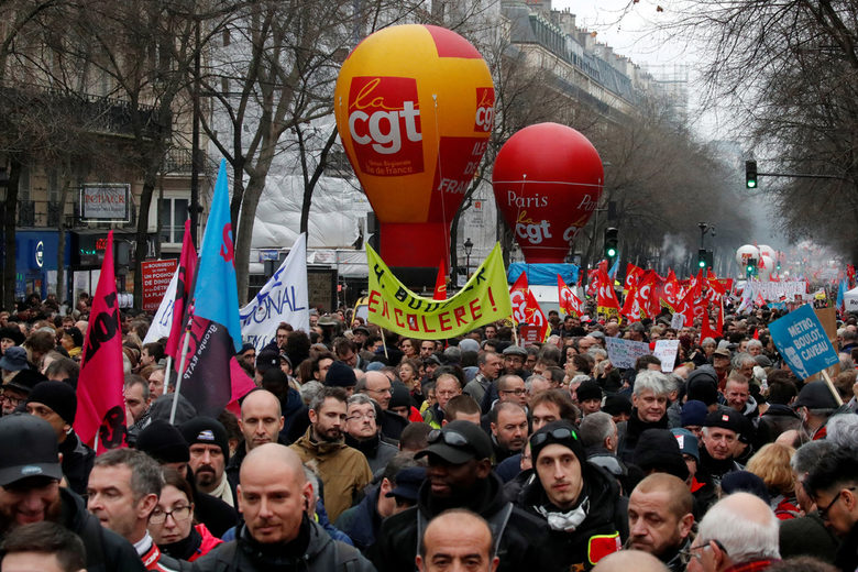 Десетки хиляди французи протестираха срещу пенсионната реформа Десетки хиляди французи протестираха срещу пенсионната реформа