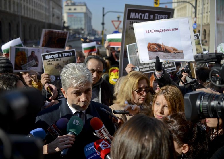 Димов беше във вихъра на протеста за спасяване на лъвчетата от зоокъта в Разград