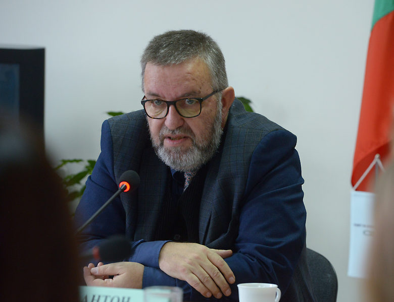 Антон Митов