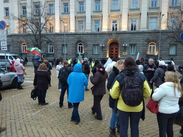 Правителството няма да се споразумява с протестиращите медици засега