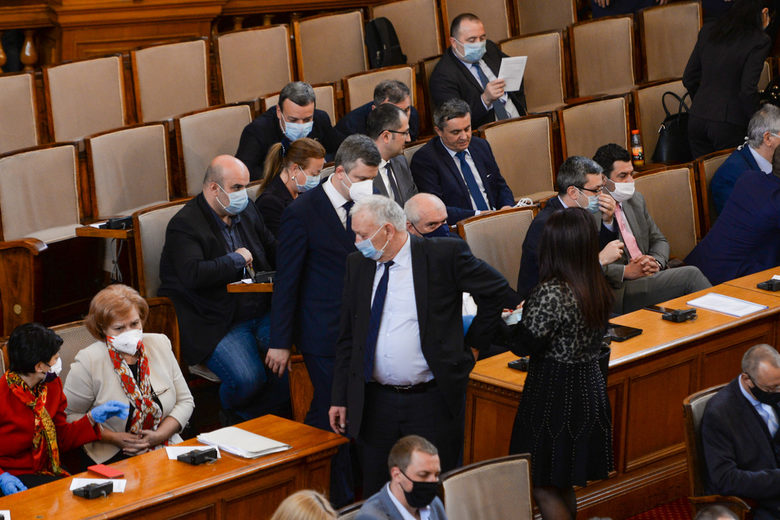 Парламентът премахна фиксираните цени и санкциите за невярна информация (хронология)