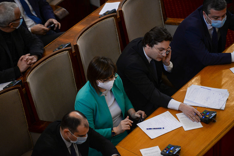 Парламентът премахна фиксираните цени и санкциите за невярна информация (хронология)