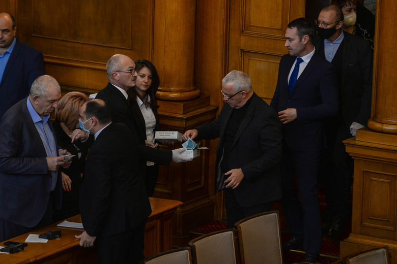 Парламентът премахна фиксираните цени и санкциите за невярна информация (хронология)
