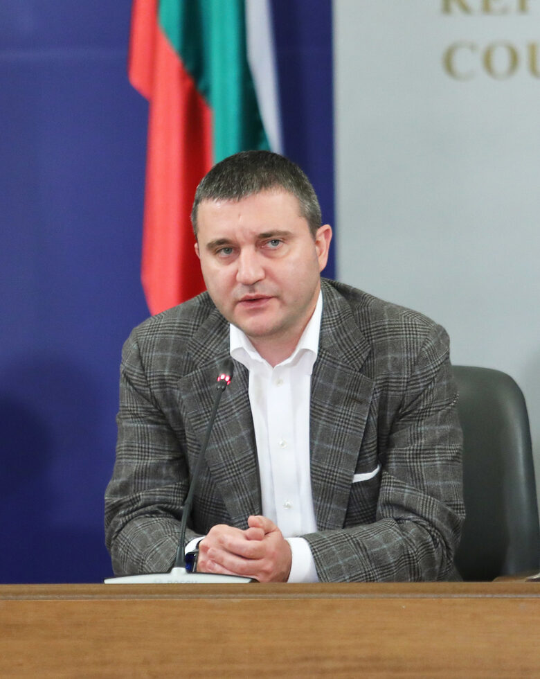Положението става "извънредна епидемиологична обстановка" - какво се променя