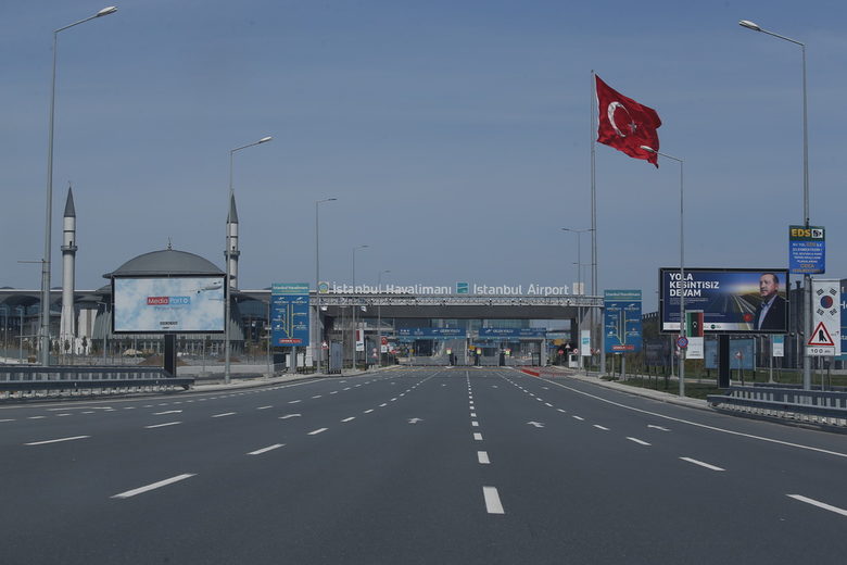 В. "Дейли сабах" <a href="https://www.dailysabah.com/politics/altun-urges-nyt-to-correct-mistake-of-ignoring-turkeys-success-in-covid-19-efforts/news" target="_blank">съобщи</a>, че директорът на комуникациите на президента е написал писмо до "Ню Йорк таймс" с искане да поправи грешката, която допуска, пренебрегвайки турския успех в борбата с COVID-19. В. "Дейли сабах" <a href="https://www.dailysabah.com/politics/altun-urges-nyt-to-correct-mistake-of-ignoring-turkeys-success-in-covid-19-efforts/news" target="_blank">съобщи</a>, че директорът на комуникациите на президента е написал писмо до "Ню Йорк таймс" с искане да поправи грешката, която допуска, пренебрегвайки турския успех в борбата с COVID-19.
