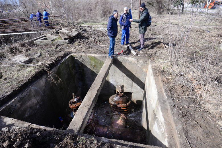 Разпределителната шахта, където водата от София се свързва с мрежата на Перник