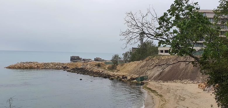 Строителството на "Малкия плаж" в курорта Св. Св. Константин и Елена продължава и в момента.