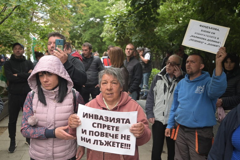 След протести Столичната община затваря център за бездомни в "Захарна фабрика" След протести Столичната община затваря център за бездомни в "Захарна фабрика"
