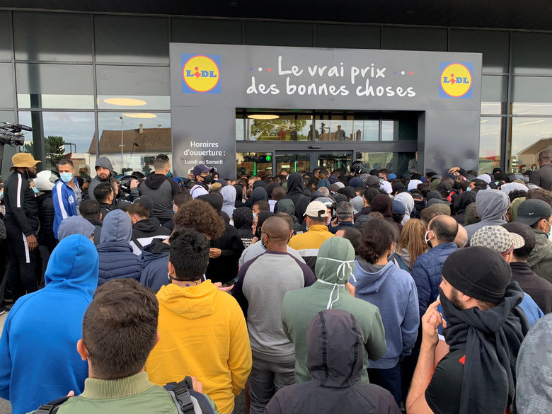 Изоставащи от промените, Aldi и Lidl гледат към доставките на храни по домовете