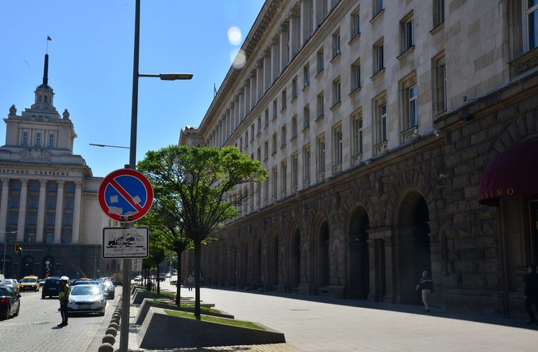 Прокурори влязоха в президентството, задържан е секретар на Радев (обновена)
