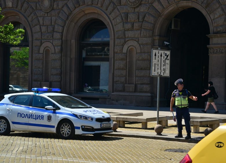 Прокурори влязоха в президентството, задържан е секретар на Радев (обновена)