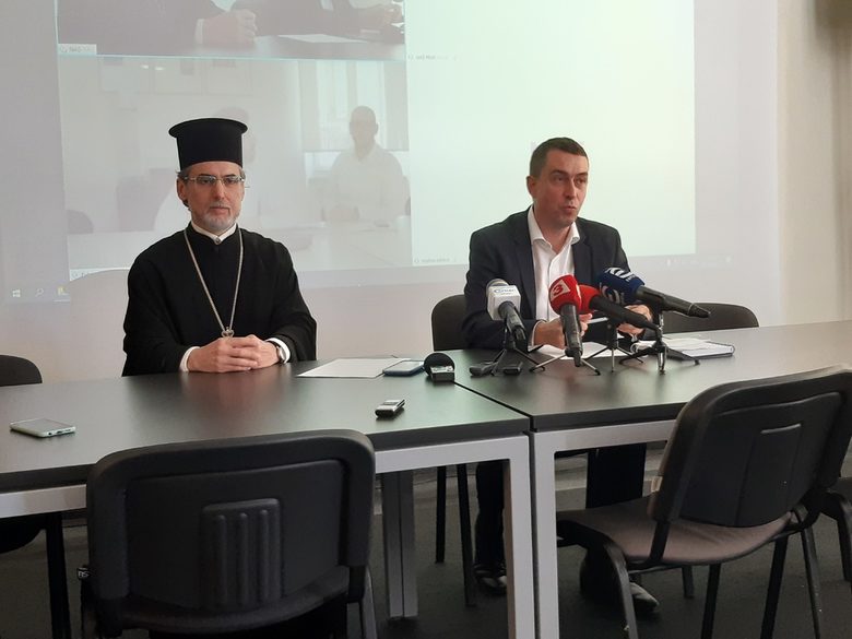 Отец Николай и арх. Здравко Здравков на представянето на поправения проект на арх.Фуксас